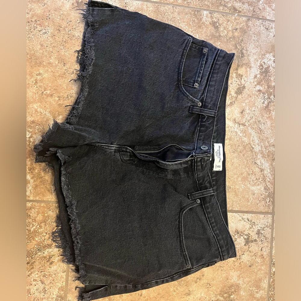 Abercrombie Mom Shorts in black, size 33/16, like new